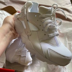 Nike Huarache Youth Size 7 Womens Size 8